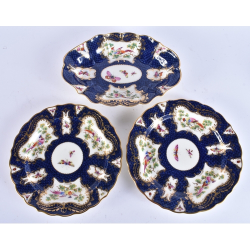 82 - ASSORTED ROYAL WORCESTER BLUE SCALE PORCELAIN together with a Samsons of Paris blue scale chocolate ... 