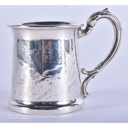 35 - AN ANTIQUE CONTINENTAL SILVER MUG engraved with Chinese scenes, together with a solid silver scoop. ... 