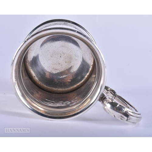 35 - AN ANTIQUE CONTINENTAL SILVER MUG engraved with Chinese scenes, together with a solid silver scoop. ... 