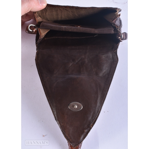 358 - A CHARMING EDWARDIAN NOVELTY BABY ALLIGATOR LEATHER SKIN BAG with glass eyes. 15 cm x 15 cm excludin... 