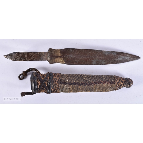 359 - AN UNUSUAL 19TH CENTURY AFRICAN TRIBAL SNAKE SKIN MOUNTED BRONZE KNIFE. 27 cm wide. WE ARE UNABLE TO... 