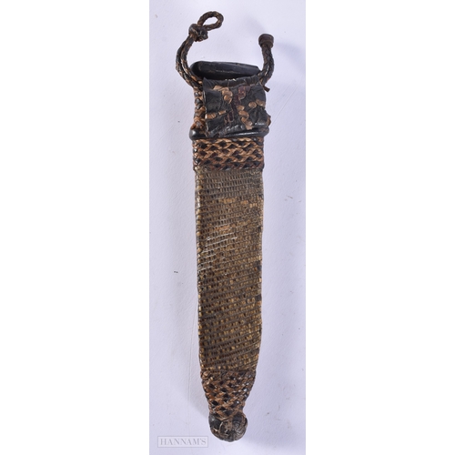359 - AN UNUSUAL 19TH CENTURY AFRICAN TRIBAL SNAKE SKIN MOUNTED BRONZE KNIFE. 27 cm wide. WE ARE UNABLE TO... 