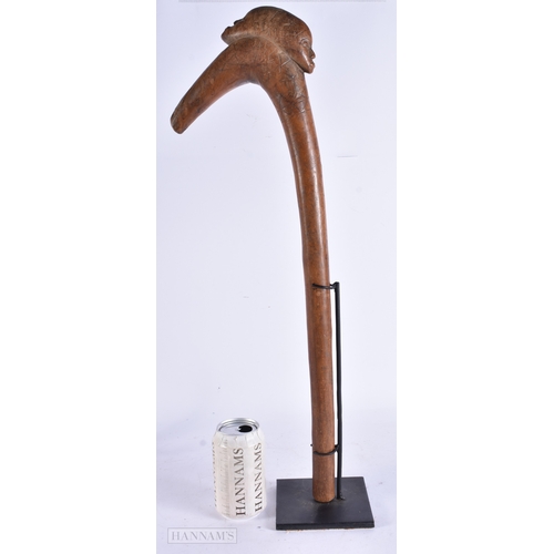 372 - AN UNUSUAL AFRICAN TRIBAL DOUBLE HEADED THROWING CLUB with engraved motifs. 60 cm long,