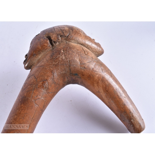 372 - AN UNUSUAL AFRICAN TRIBAL DOUBLE HEADED THROWING CLUB with engraved motifs. 60 cm long,