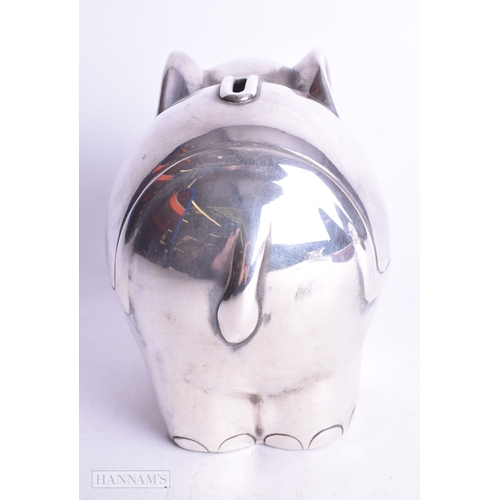 373 - AN UNUSUAL NOVELTY SOLID SILVER ELEPHANT MONEY BOX. Silver 292.9 grams. 17.5 cm x 12.5 cm.