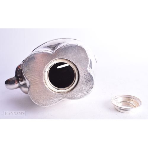 373 - AN UNUSUAL NOVELTY SOLID SILVER ELEPHANT MONEY BOX. Silver 292.9 grams. 17.5 cm x 12.5 cm.