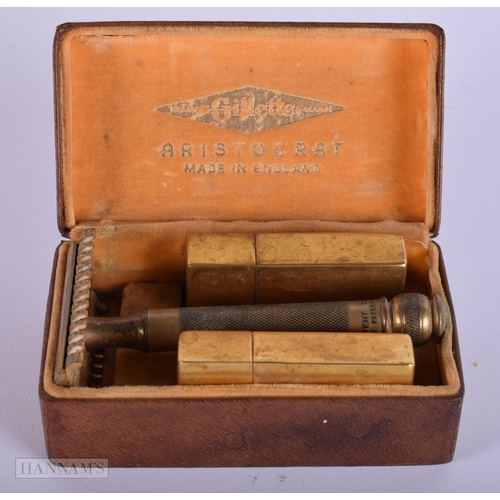 386 - A VINTAGE LEATHER CASED SET. 8.75 cm x 5 cm.