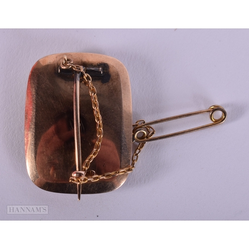 387 - A FINE ANTIQUE GOLD AND ENAMEL MINIATURE CAMEO LOCKET by Miers. 5.6 grams. 2.5 cm x 2 cm.