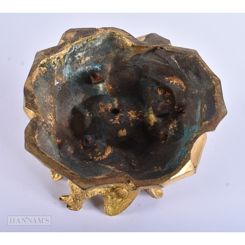 39 - AN UNUSUAL EARLY 19TH CENTURY GILT BRONZE EAGLE STAND supported a marble stone spherical ball. 14 cm... 