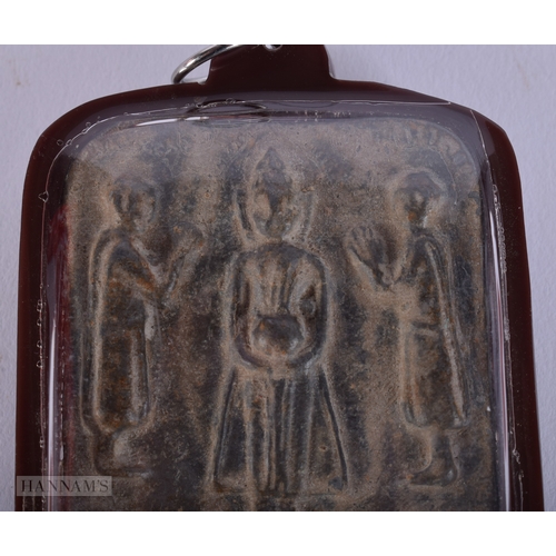 393 - AN INDIAN CASED HINDU SHRINE PANEL PENDANT. 50.6 grams. 7 cm x 5 cm.