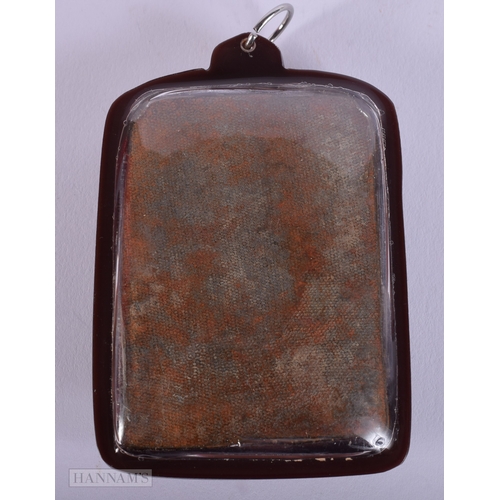 393 - AN INDIAN CASED HINDU SHRINE PANEL PENDANT. 50.6 grams. 7 cm x 5 cm.