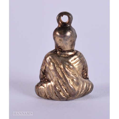 397 - AN ANTIQUE CHINESE YELLOW METAL BUDDHA PENDANT. 5 grams. 1.75 cm x 1.25 cm.