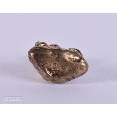 397 - AN ANTIQUE CHINESE YELLOW METAL BUDDHA PENDANT. 5 grams. 1.75 cm x 1.25 cm.