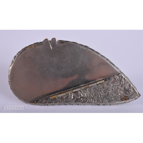 403 - AN ANTIQUE WHITE METAL PURPLE SHELL SNUFF BOX. 66 grams. 9.5 cm x 4.75 cm.