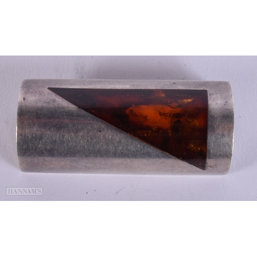 404 - A DESIGNER SILVER AND AMBER BROOCH. 13.9 grams. 4.5 cm x 2 cm.