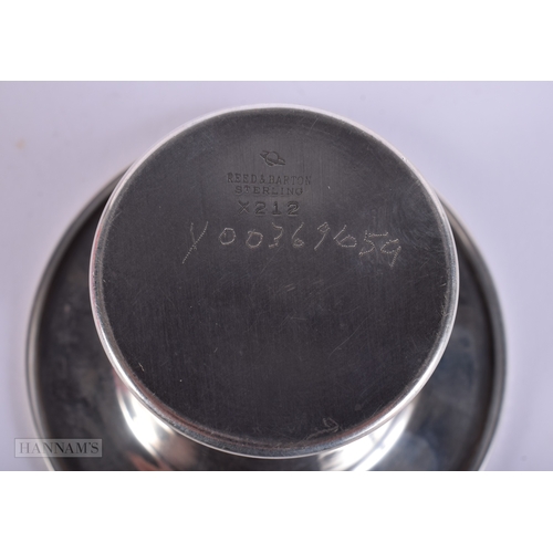 405 - A NOVELTY AMERICAN REED AND BARTON SILVER TOP HAT TOOTH PICK HOLDER. 74.4 grams. 6 cm x 9 cm.