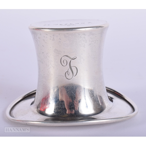406 - A NOVELTY AMERICAN REED AND BARTON SILVER TOP HAT TOOTH PICK HOLDER. 80 grams. 6 cm x 9 cm.