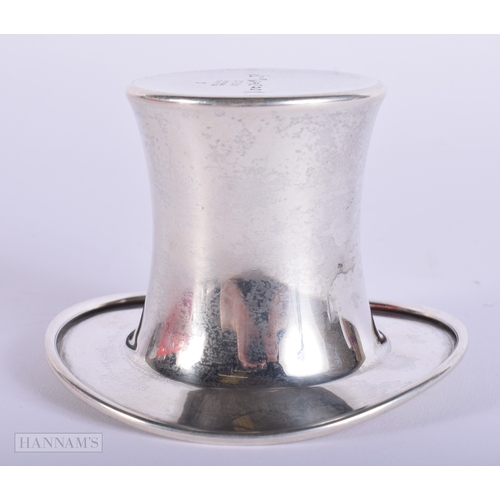 406 - A NOVELTY AMERICAN REED AND BARTON SILVER TOP HAT TOOTH PICK HOLDER. 80 grams. 6 cm x 9 cm.