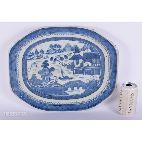 408 - A LARGE 18TH CENTURY CHINESE BLUE AND WHITE PORCELAIN DISH Qianlong. 40 cm x 32 cm.