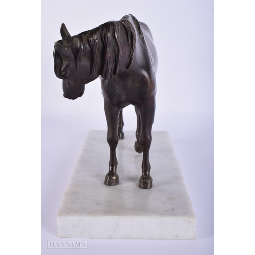 411 - A FINE 19TH CENTURY EUROPEAN GRAND TOUR BRONZE FIGURE OF A HORSE modelled upon a marble plinth. 27 c... 