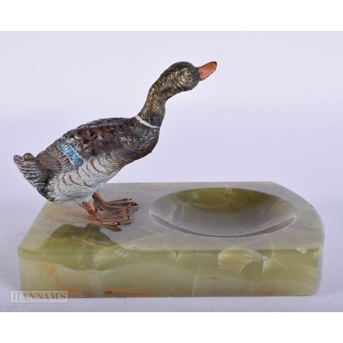 420 - AN ART DECO COLD PAINTED BRONZE DUCK ONYX ASHTRAY. 14 cm wide.