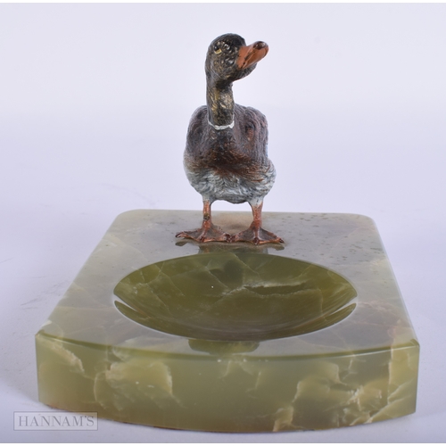 420 - AN ART DECO COLD PAINTED BRONZE DUCK ONYX ASHTRAY. 14 cm wide.