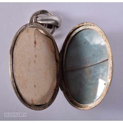 428 - A VICTORIAN WHITE METAL PENDANT. 14 grams. 4 cm x 3 cm.