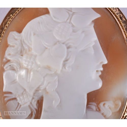 431 - A 9CT GOLD CAMEO BROOCH. 9 grams. 5.5 cm x 3.5 cm.