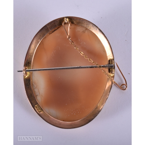 431 - A 9CT GOLD CAMEO BROOCH. 9 grams. 5.5 cm x 3.5 cm.