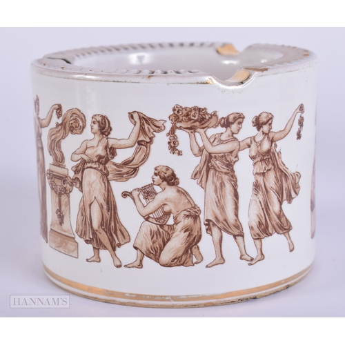 466 - AN ITALIAN CERAMIC POTTERY ANTIQUITY ASHTRAY modelled in the grand tour style. 8 cm wide.