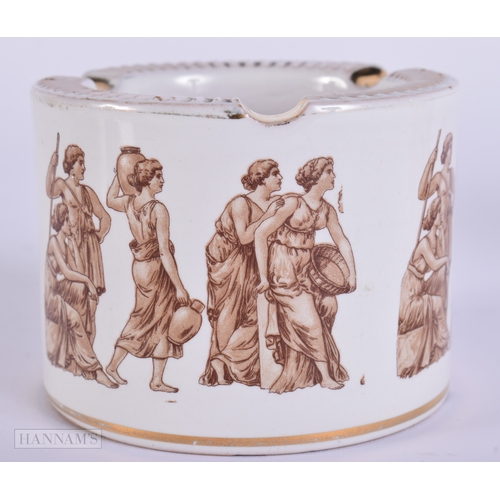 466 - AN ITALIAN CERAMIC POTTERY ANTIQUITY ASHTRAY modelled in the grand tour style. 8 cm wide.