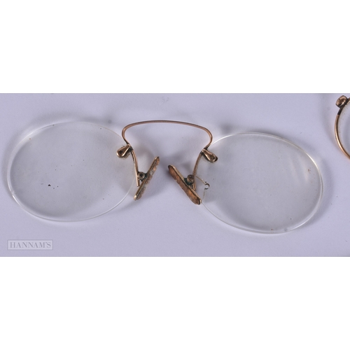 102 - Spectacles & Eyewear Antique / Vintage Inc Pince-Nez, Plated Job lot. (qty)