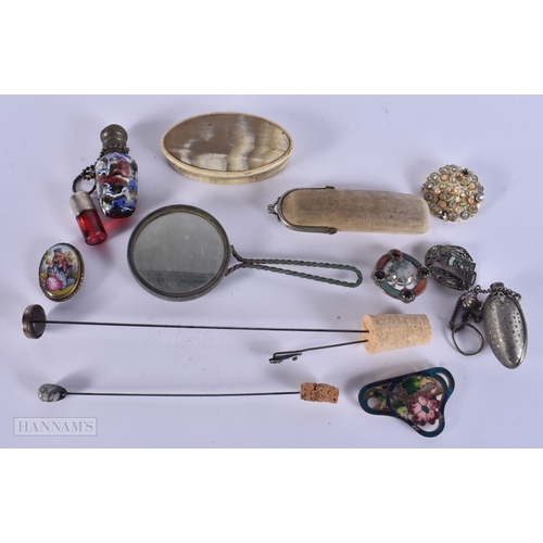 103 - Antique Collectable Trinkets Inc Ladies Vanity, Scent Bottle, Snuff Box. (qty)