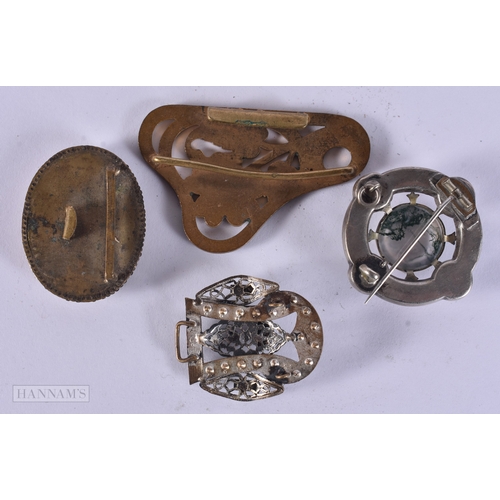 103 - Antique Collectable Trinkets Inc Ladies Vanity, Scent Bottle, Snuff Box. (qty)