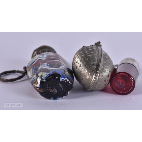 103 - Antique Collectable Trinkets Inc Ladies Vanity, Scent Bottle, Snuff Box. (qty)