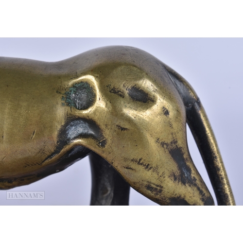 119 - AN 18TH/19TH CENTURY EUROPEAN GRAND TOUR BRONZE FIGURE OF THE MEDICI LION upon a marble base. 15cm x... 