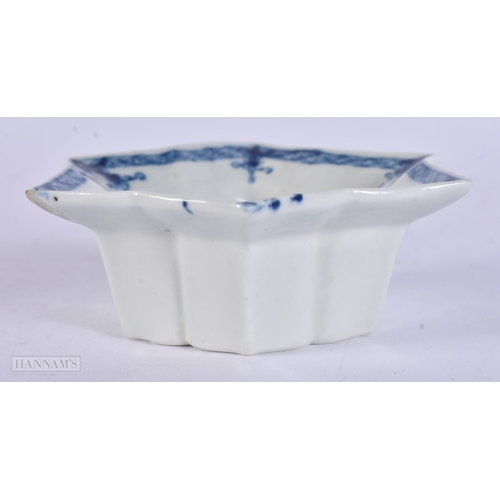 22 - A RARE 18TH CENTURY WORCESTER BLUE AND WHITE PORCELAIN HEXAGONAL BOWL painted with flowers. 9 cm wid... 