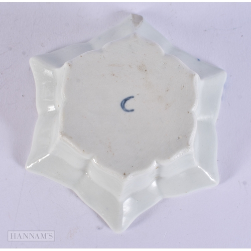 22 - A RARE 18TH CENTURY WORCESTER BLUE AND WHITE PORCELAIN HEXAGONAL BOWL painted with flowers. 9 cm wid... 