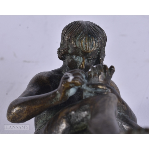 26 - AN 18TH/19TH CENTURY EUROPEAN GRAND TOUR BRONZE FIGURE OF THE THORN PICKER. 10.5 cm high.