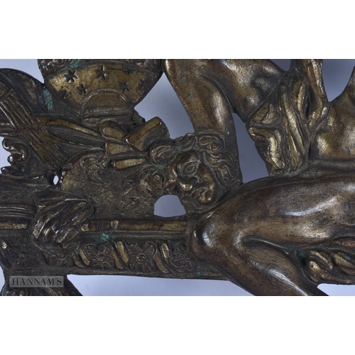 33 - AN 18TH CENTURY EUROPEAN BRONZE FIGURAL PLAQUE APPLIQUE. 16 cm x 14 cm.