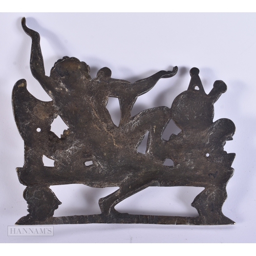 33 - AN 18TH CENTURY EUROPEAN BRONZE FIGURAL PLAQUE APPLIQUE. 16 cm x 14 cm.