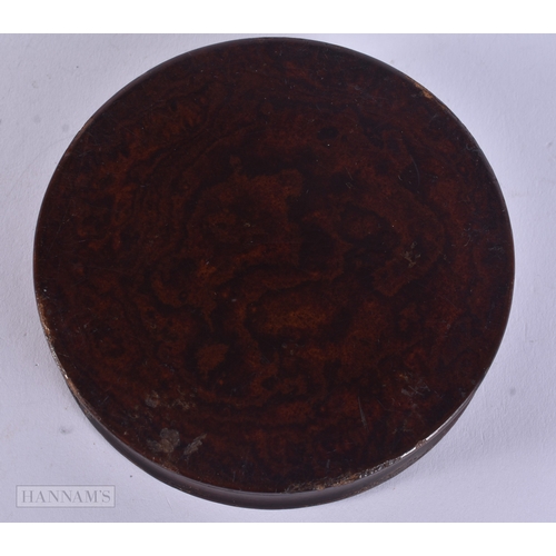 36 - A FINE 19TH CENTURY CONTINENTAL PAINTED PAPIER MACHE SNUFF BOX Attributed to Stobwasser. 10 cm diame... 