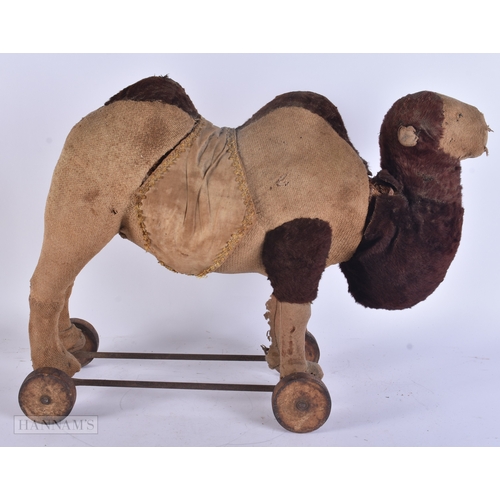 61 - A LARGE ANTIQUE CAMEL TOY possibly Steiff. 50 cm x 40 cm.