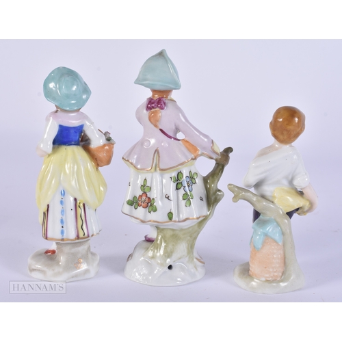 86 - A PAIR OF DRESDEN PLATES together with Continental figures etc. (qty)