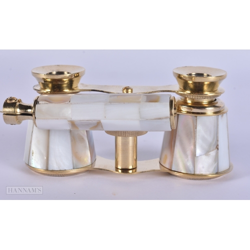 89 - A PAIR OF MOTHER OF PEARL OPERA GLASSES. 18cm extended.