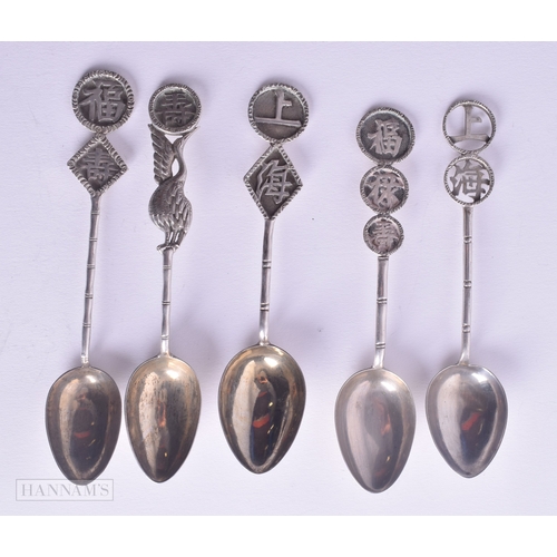 1162 - 5 x .900 Chinese silver spoons 69g. 12.75 cm long. (5)
