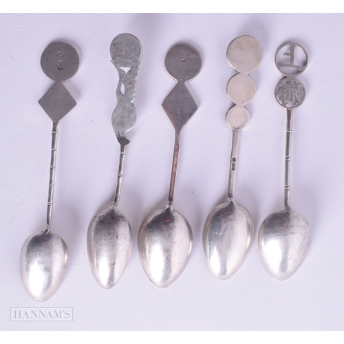 1162 - 5 x .900 Chinese silver spoons 69g. 12.75 cm long. (5)