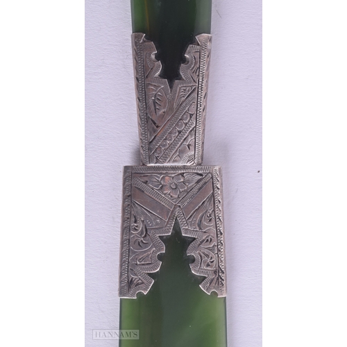 1175 - .900 silver detailed jade page turner 54g. 24 cm long.