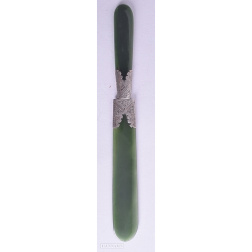1175 - .900 silver detailed jade page turner 54g. 24 cm long.