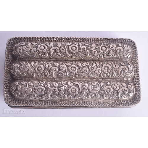 1187 - .930 silver scrolling leaf cigar case 184g. 12.5 cm x 6.75 cm.